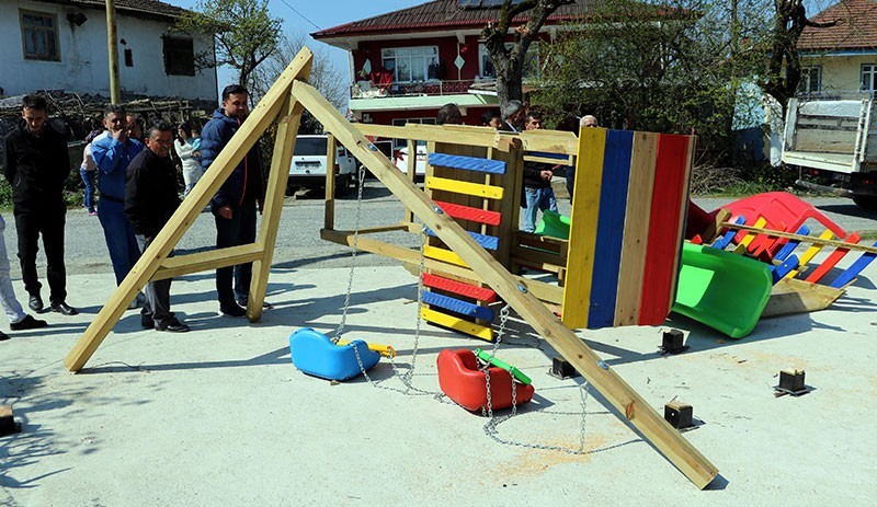 Seçimi kaybedince yaptırdığı çocuk parkını söktü - Resim : 2