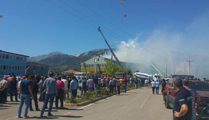 Silah fabrikasında yangın: İşçilerin müdahalesiyle mühimmat tahliye edildi - Resim : 2