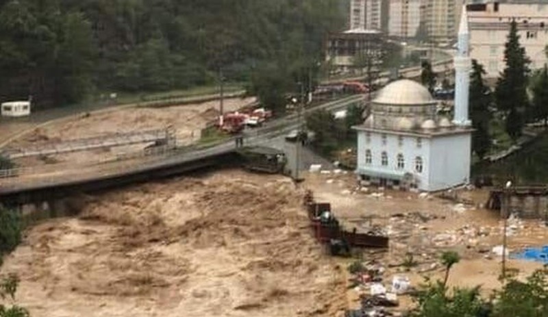 Artvin'de sel: Dereler taştı, yollar kapandı - Resim : 1