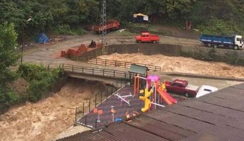 Artvin'de sel: Dereler taştı, yollar kapandı - Resim : 3