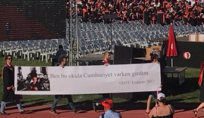 ODTÜ'den çok konuşulacak mezuniyet pankartları - Resim: 18