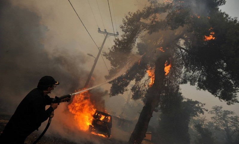 Fotoğraflarla Yunanistan yangını - Resim: 36
