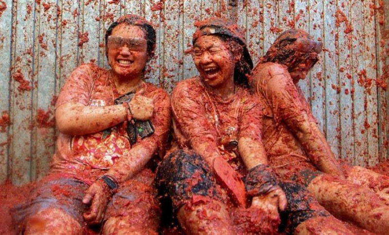 'La Tomatina'da domatesler havada uçuştu - Resim: 7