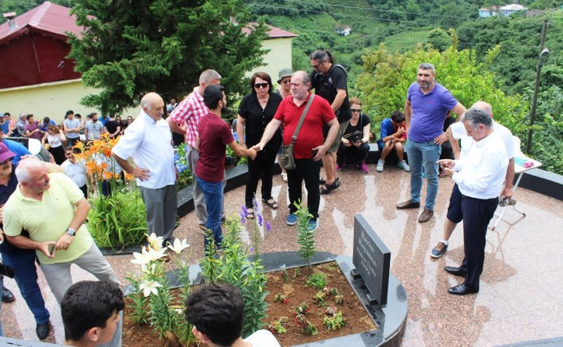 Kazım Koyuncu mezarı başında anıldı - Resim : 1