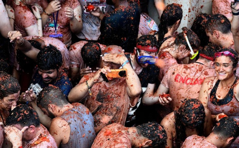 'La Tomatina'da domatesler havada uçuştu - Resim: 9