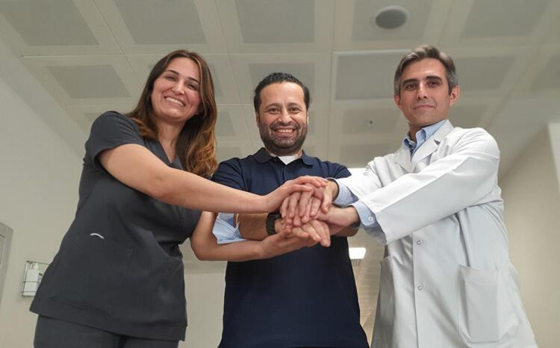 'Mucizevi kurtuluş': Kalp krizi geçirdiğini anlayan doktoru ekip arkadaşları ölümden döndürdü - Resim : 2