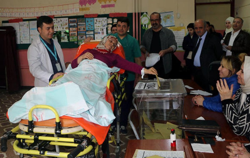 Sandık başından farklı görüntüler - Resim: 4