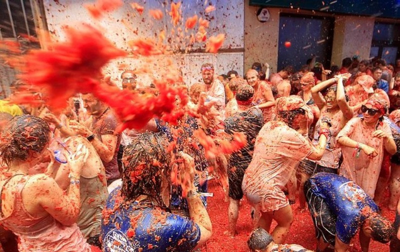 'La Tomatina'da domatesler havada uçuştu - Resim: 10