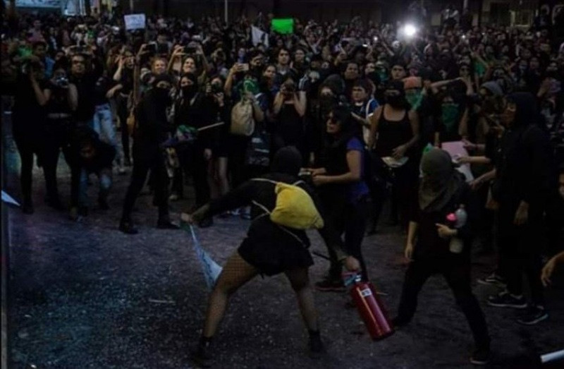 Meksika’da polis tecavüzlerine karşı kadınlar sokakta - Resim: 12