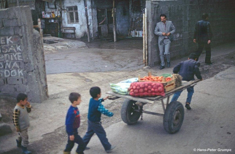 Fotoğrafçı Hans Peter Grumpe'nin objektifinden 90’larda Diyarbakır - Resim: 18