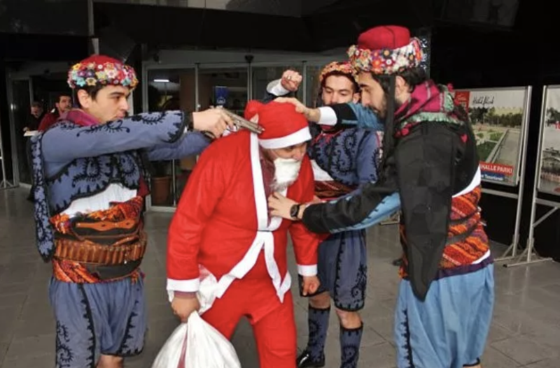 Türkiye'de Noel Baba olmak: Sanki geyiklerle geziyorum - Resim : 2