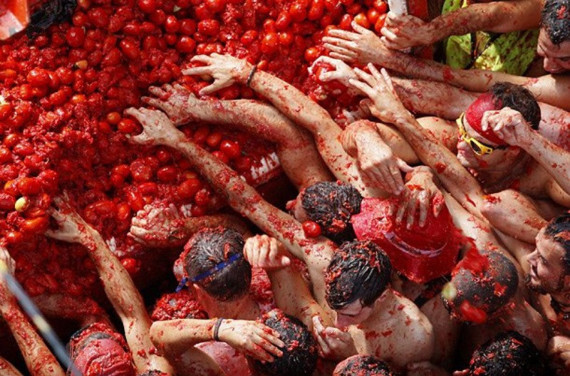 'La Tomatina'da domatesler havada uçuştu - Resim: 8