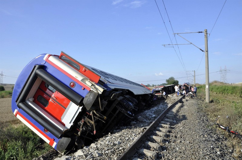 Tren kazasından iç yakan görüntüler - Resim: 2