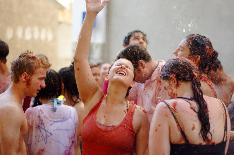 'La Tomatina'da domatesler havada uçuştu - Resim: 1