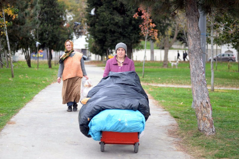 Sokak Hayvanlarını Besleyen Behice Teyze ve Kızı - Resim: 5