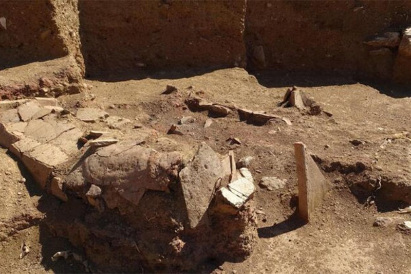 Parion Antik Kenti'nde anne ve çocuğuna ait 2 bin yıllık mezar bulundu - Resim: 2