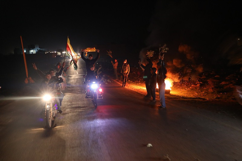 Bomba seslerini bastıran dayanışma mesajları - Resim: 11