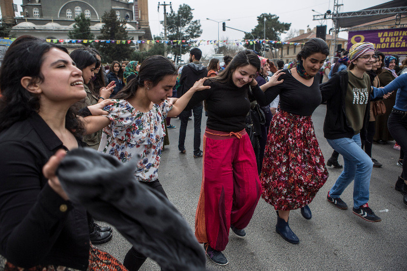 Pervin Buldan'dan Erdoğan'a: Siz kadınlar gününü kutlamayın - Resim: 19