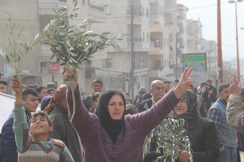Yüz bine yakın insan Afrin kent merkezinde - Resim: 9