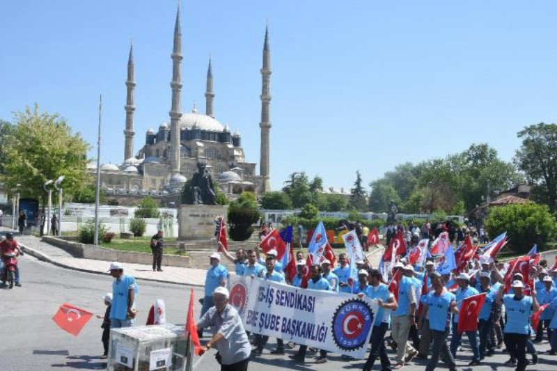Fotoğraflarla Türkiye'de 1 Mayıs - Resim: 77