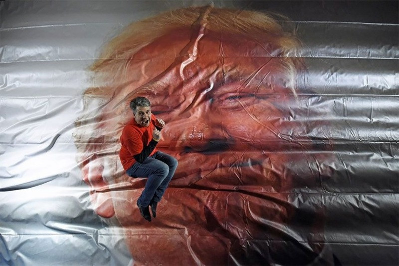 Belfast'ta 'Trump'a Atla' sergisi - Resim: 4