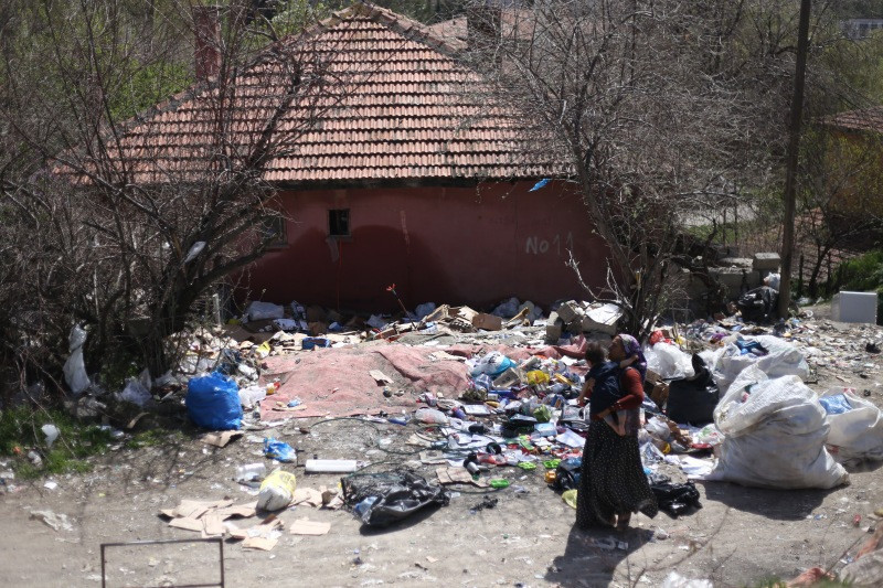 Atık kâğıt işçileri: Önce açlık noktasına getirildik, şimdi de evlerimizden atılmak isteniyoruz - Resim: 9