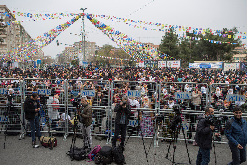 Pervin Buldan'dan Erdoğan'a: Siz kadınlar gününü kutlamayın - Resim: 18