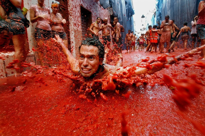 'La Tomatina'da domatesler havada uçuştu - Resim: 5