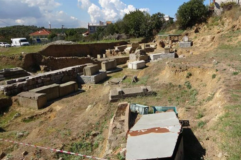 Parion Antik Kenti'nde anne ve çocuğuna ait 2 bin yıllık mezar bulundu - Resim: 5