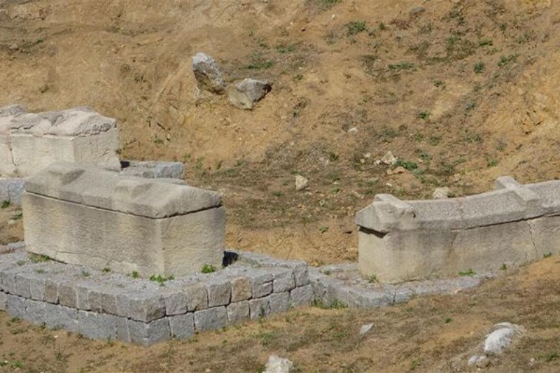 Parion Antik Kenti'nde anne ve çocuğuna ait 2 bin yıllık mezar bulundu - Resim: 3