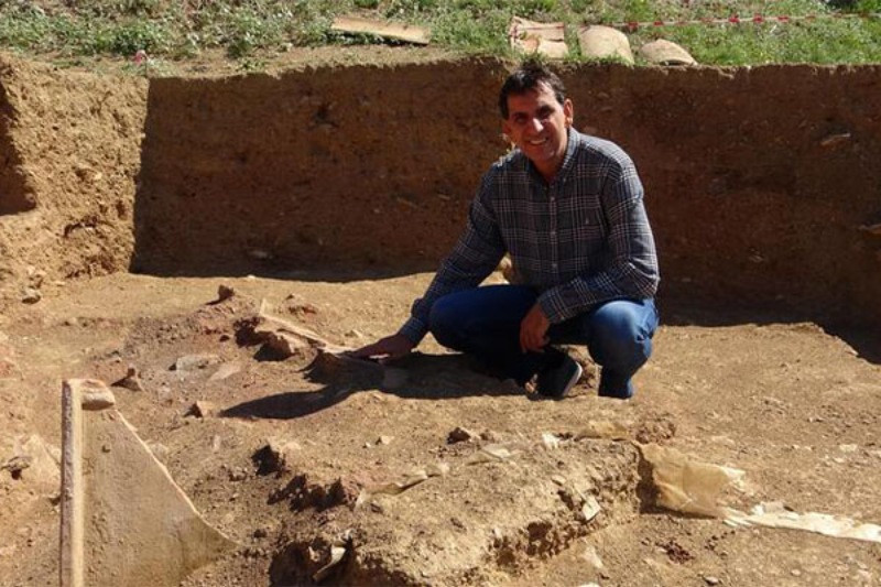 Parion Antik Kenti'nde anne ve çocuğuna ait 2 bin yıllık mezar bulundu - Resim: 6