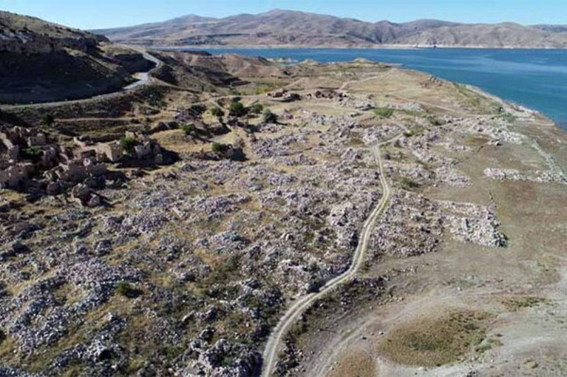 Baraj suları çekildi: Eski mahalle ortaya çıktı - Resim: 4