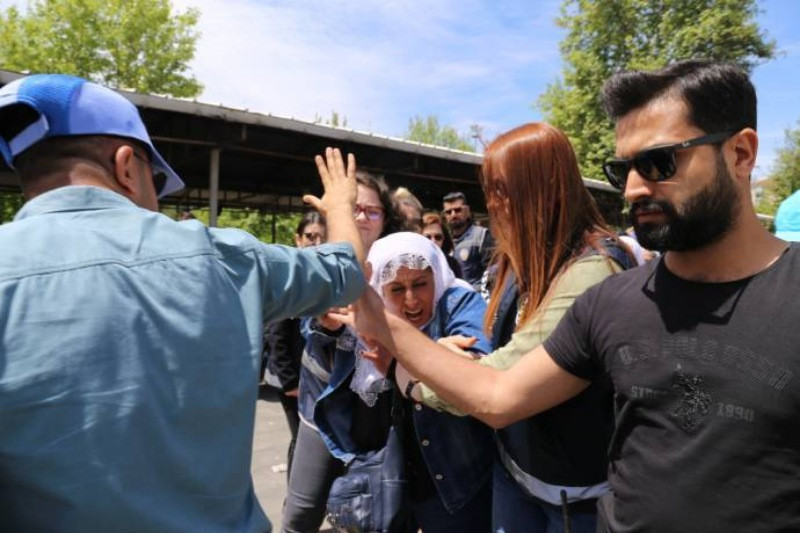 Diyarbakır'da tutuklu anneleri darp edilerek gözaltına alındı - Resim: 11