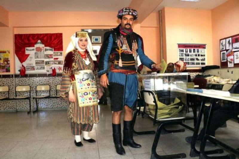 Sandık başından farklı görüntüler - Resim: 14