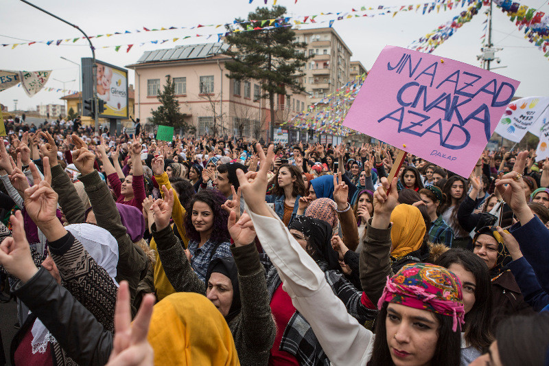 Pervin Buldan'dan Erdoğan'a: Siz kadınlar gününü kutlamayın - Resim: 24