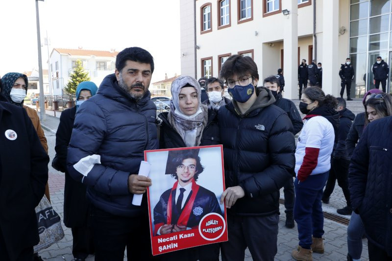 Bisikletli gence çarparak ölümüne neden olan alkollü sürücüye 3 yıl 4 ay hapis - Resim : 1