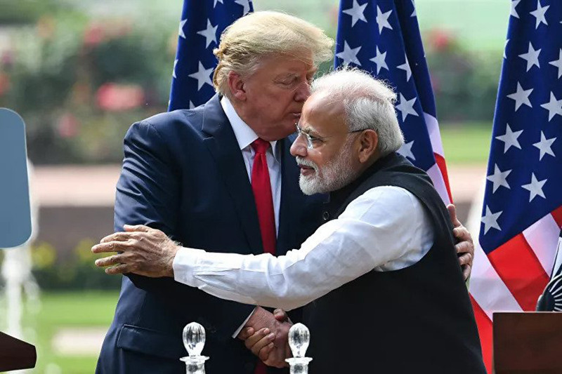 Trump, koronavirüs önlemi olarak el sıkışmadı, namaste selamı verdi - Resim : 1