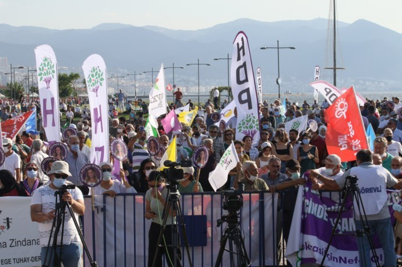 'Demokrasi için bir nefes' mitingine binlerce kişi katıldı: Deniz'ler bitmez bizde - Resim : 1