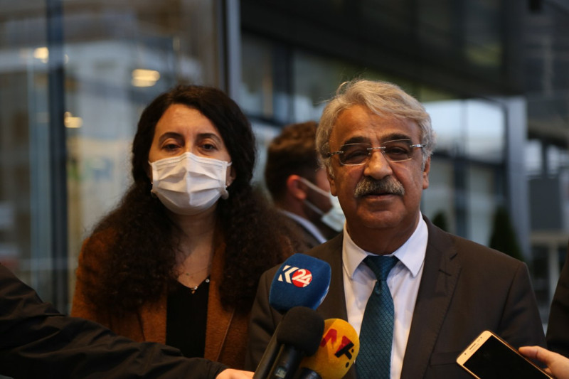 HDP Eş Genel Başkanı Sancar, Davutoğlu ile görüştü: Parti kapatmaya karşı olduklarını söylüyorlar - Resim : 1
