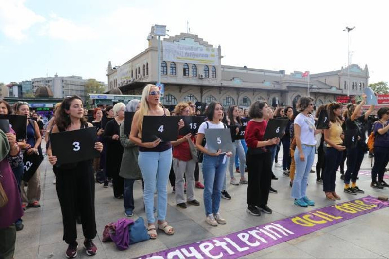 100 kadının hikayesiyle şiddete dikkat çektiler - Resim : 1