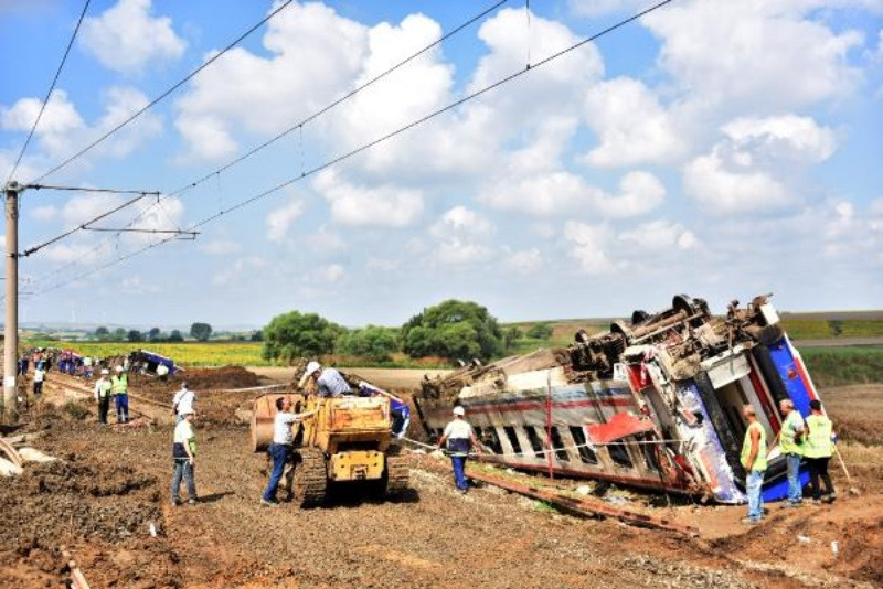 Tren kazasından iç yakan görüntüler - Resim: 20