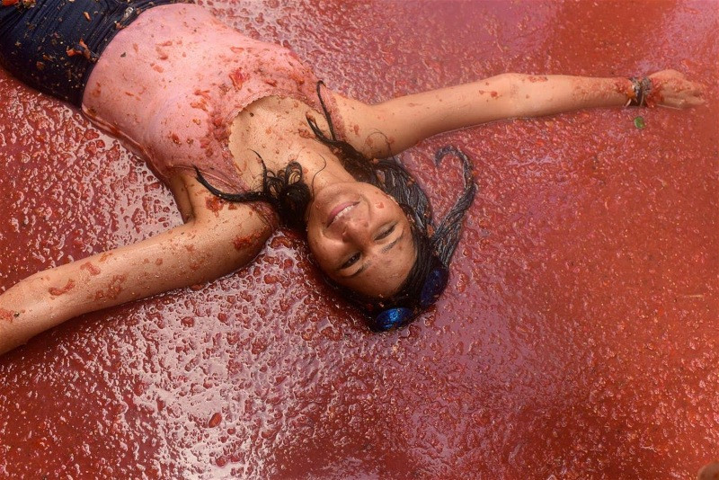 'La Tomatina'da domatesler havada uçuştu - Resim: 15