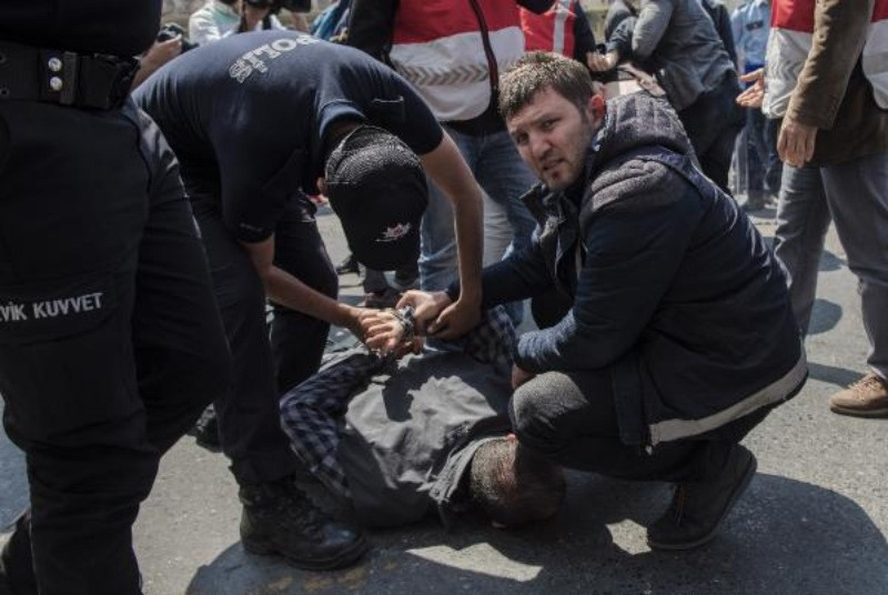 Fotoğraflarla Türkiye'de 1 Mayıs - Resim: 25