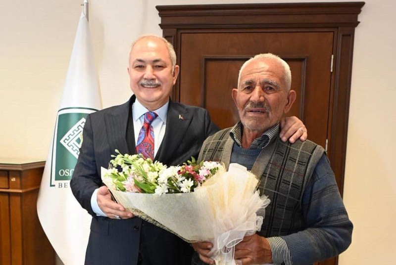Yaşlı adam, terazisine el konulması karşısında gözyaşlarını tutamadı - Resim : 1