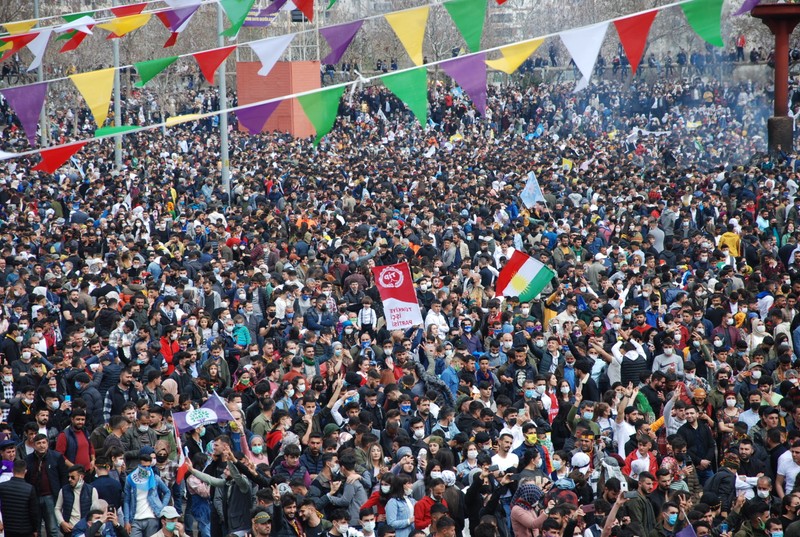 Halk HDP'yi sahiplendi, 'İktidara cevap vermek için buradayız' dedi - Resim : 1