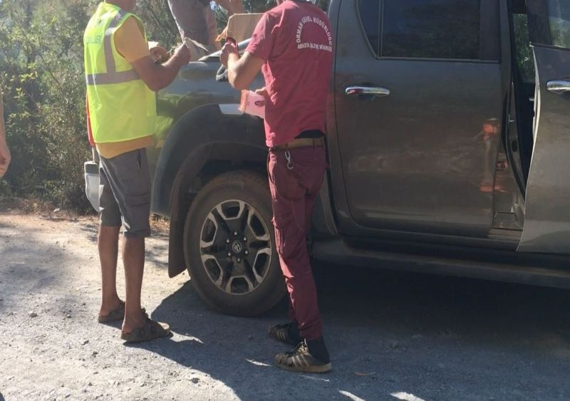 Orman yangınlarıyla mücadele eden ekiplerde teçhizat sıkıntısı: Yangından koruyucu eşyaları bile yok - Resim : 1