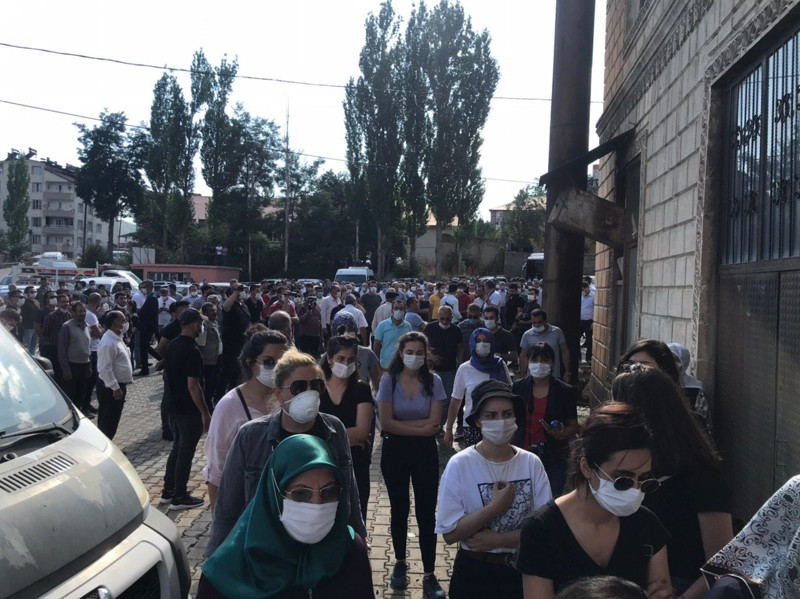 Pınar'ın tabutunu kadınlar taşıdı - Resim : 2