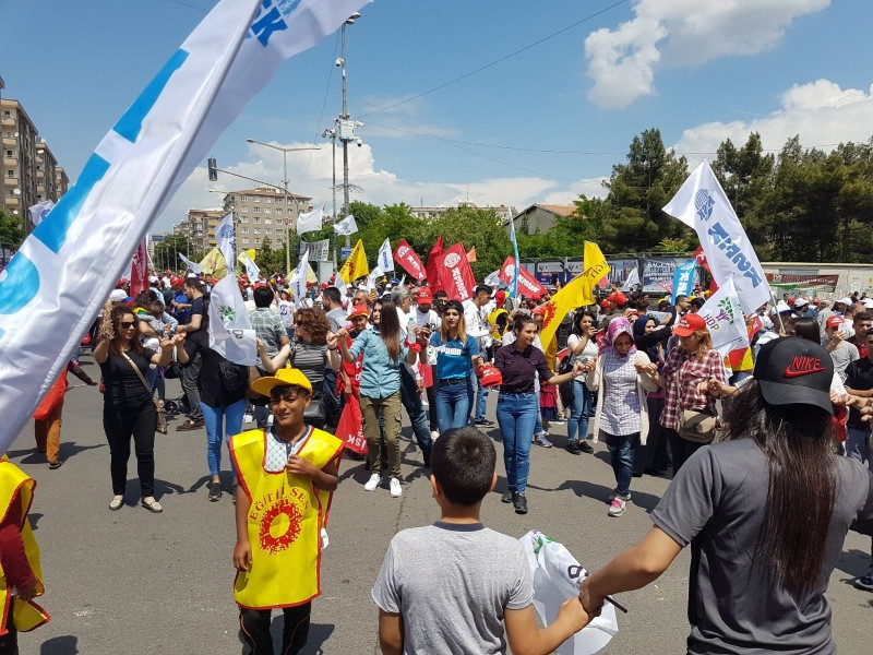 Fotoğraflarla Türkiye'de 1 Mayıs - Resim: 15
