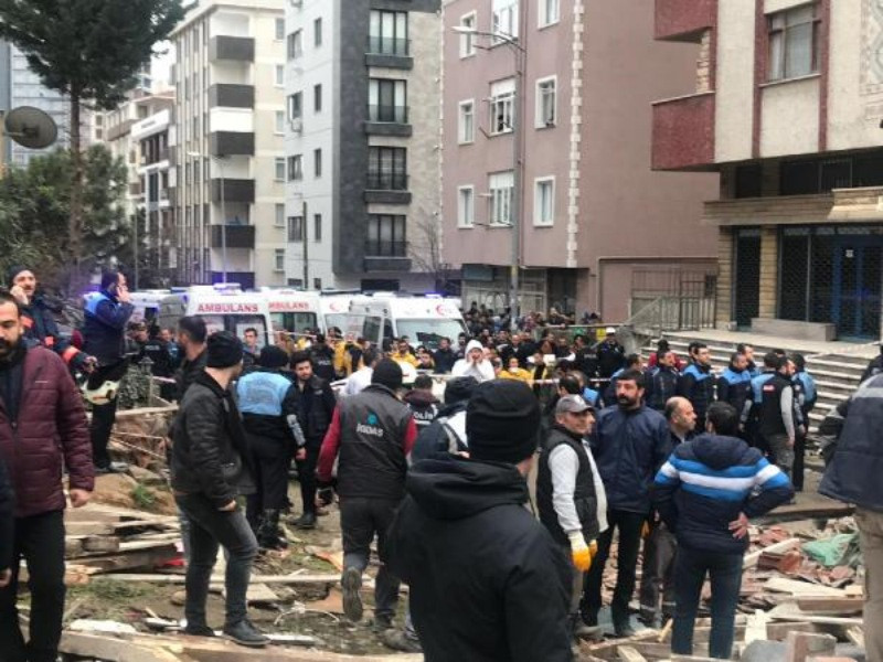 İstanbul'da 8 katlı bir bina çöktü: Ölü ve yaralılar var - Resim: 8