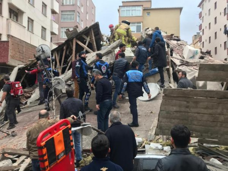 İstanbul'da 8 katlı bir bina çöktü: Ölü ve yaralılar var - Resim: 6